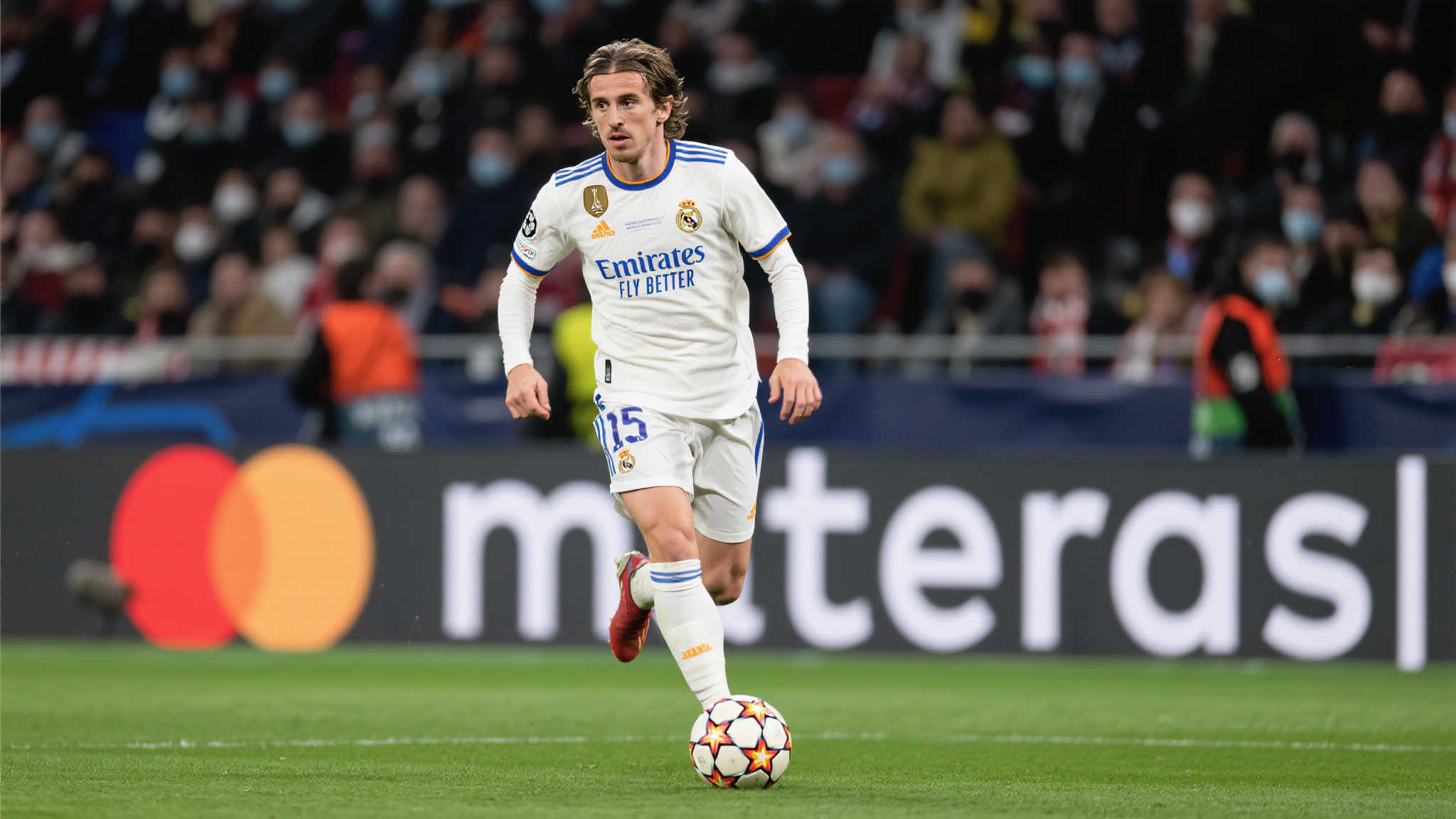 开创新纪录！贝林厄姆为皇马本赛季斩获15球，世俱杯再添战果